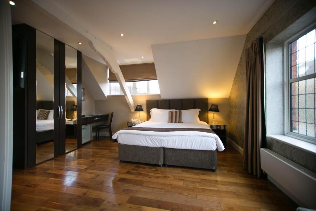 The Pillar Hotel - Resim 35