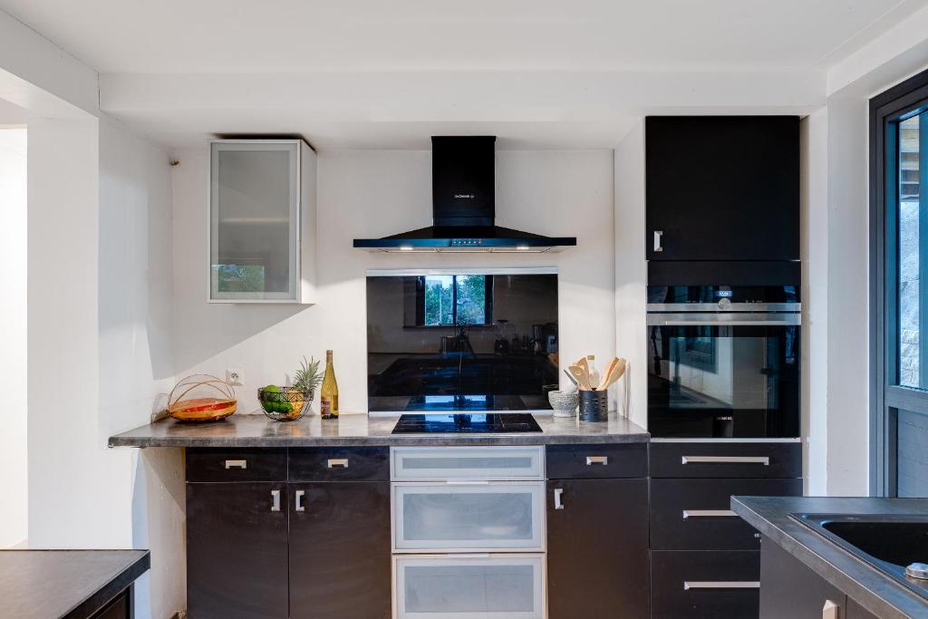 Kuchyň nebo kuchyňský kout v ubytování Villa Oasis
