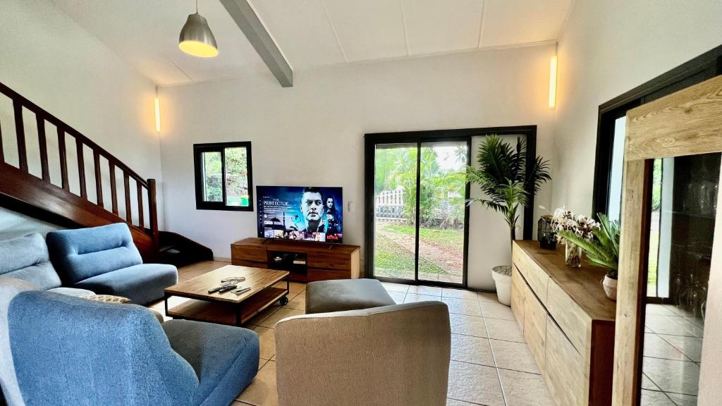 TV a/nebo společenská místnost v ubytování Villa Oasis