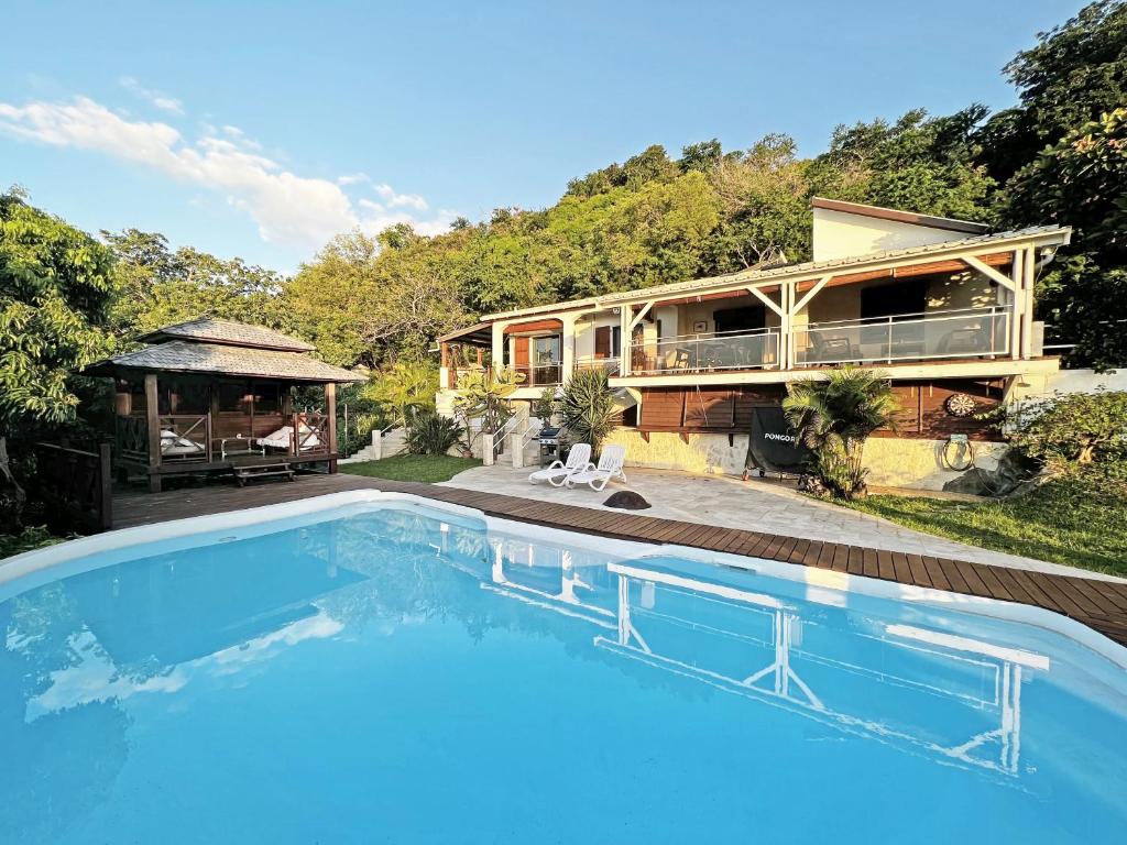 Bazén v ubytování Villa Oasis nebo v jeho okolí