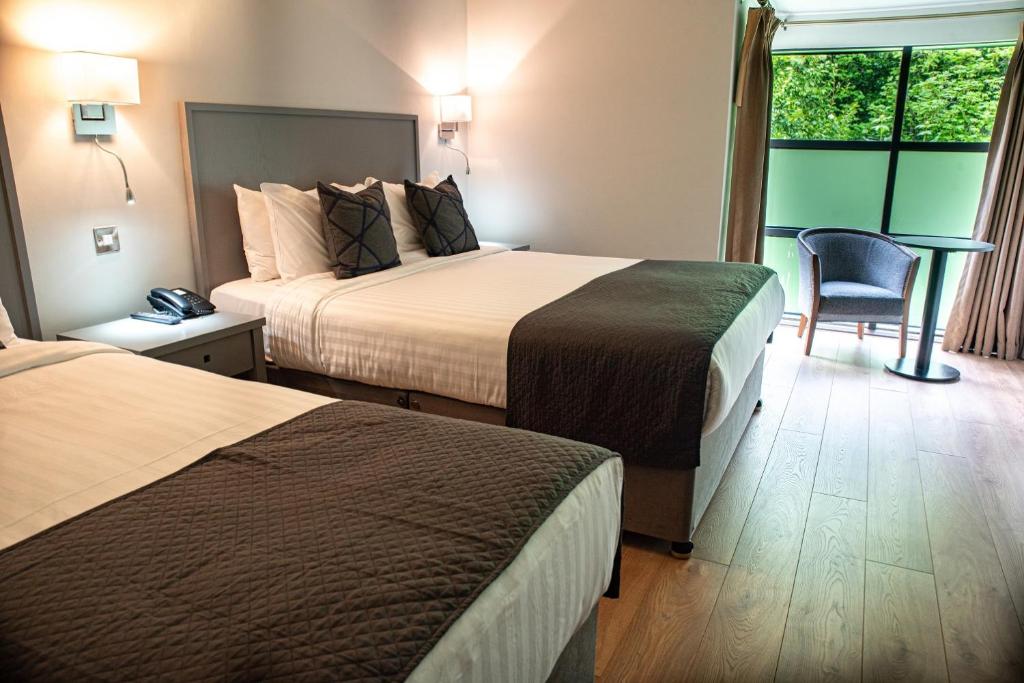 Postel nebo postele na pokoji v ubytování Arklow Bay Hotel