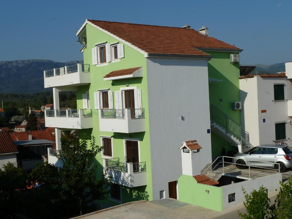 Budova, v ktorej sa apartmán nachádza