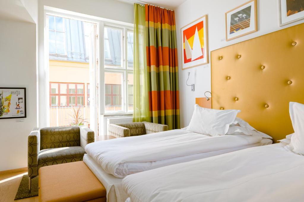 Postel nebo postele na pokoji v ubytování Avalon Hotel