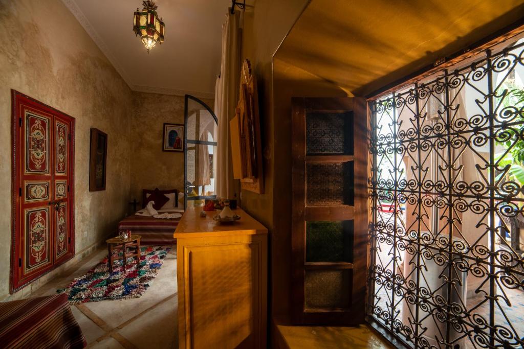 Postel nebo postele na pokoji v ubytování Riad Le Jardin de Lea, Suites & Spa