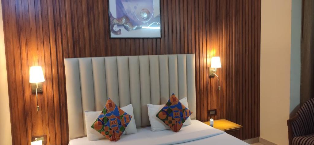 Postel nebo postele na pokoji v ubytování HOTEL CONCLAVE EXECUTIVE