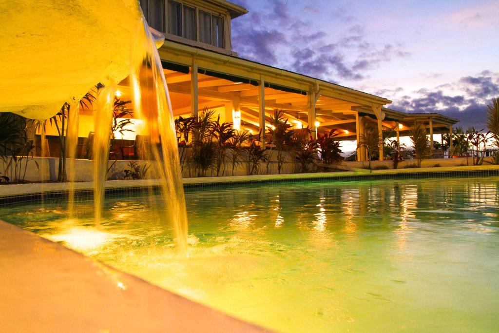 Bazén v ubytování Trade Winds Hotel nebo v jeho okolí
