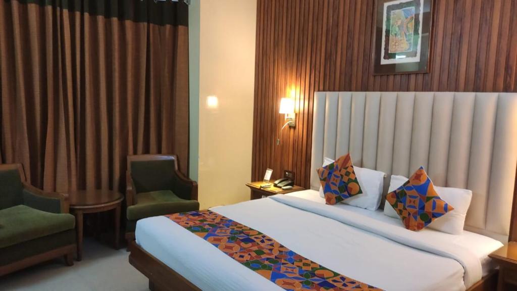 Postel nebo postele na pokoji v ubytování HOTEL CONCLAVE EXECUTIVE