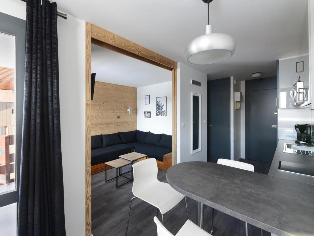 Studio rénové, accès pistes, balcon