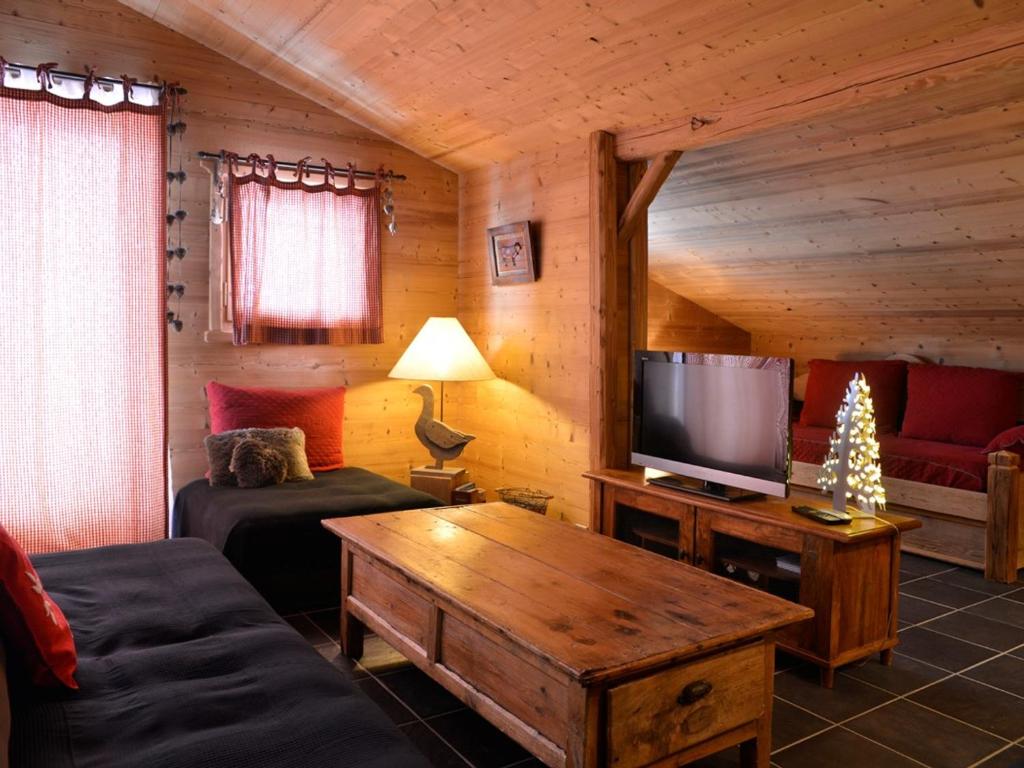 Photo de la galerie de l'établissement Magnifique appartement rénové avec accès direct aux pistes, 4 pièces pour 8 personnes - FR-1-181-2284, à La Plagne Tarentaise