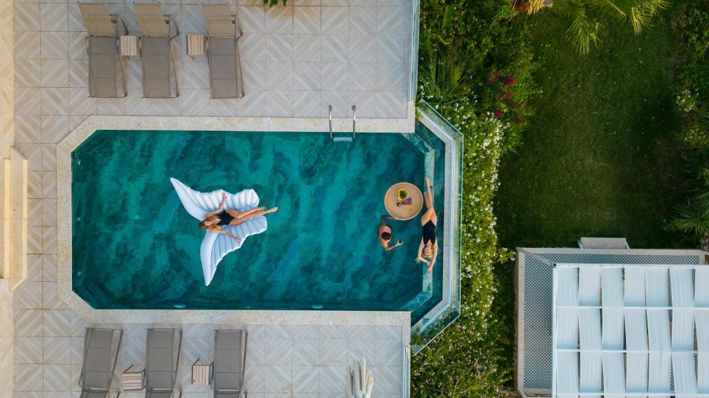 Bazén v ubytování Kalkan Kalamar Plajı Denize Sıfır Villa Elana 1 nebo v jeho okolí