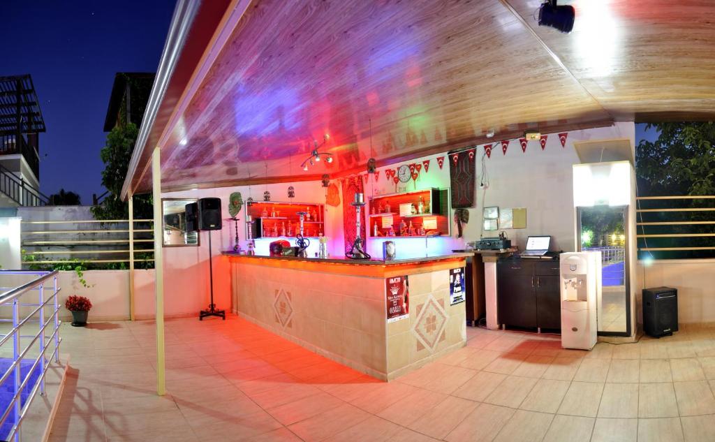 Lounge nebo bar v ubytování Erkal Resort Hotel