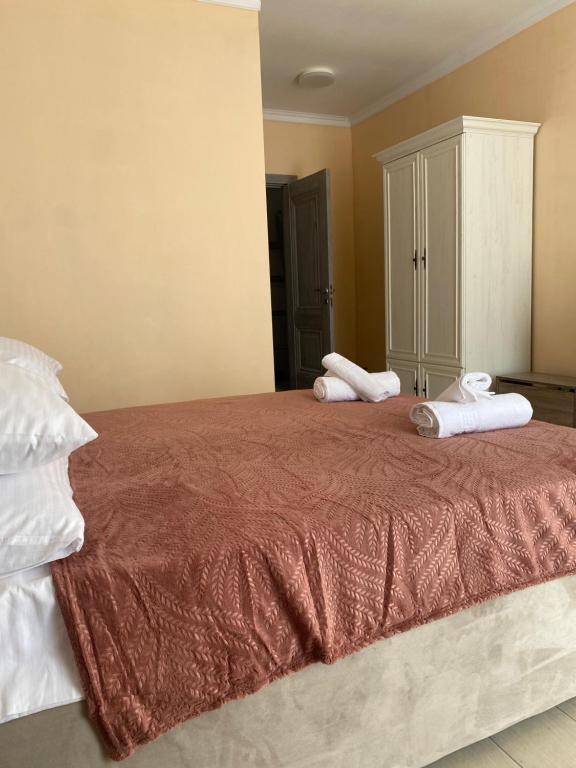 a bedroom with a bed with two towels on it at Hotel Boutique Casa Venusian in Venus