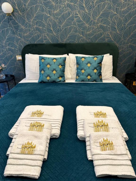 A bed or beds in a room at NM luxury apartment