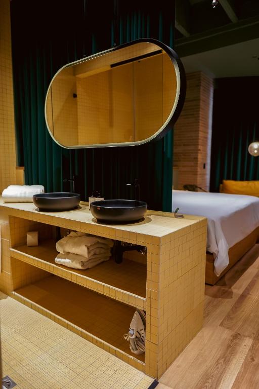 Postel nebo postele na pokoji v ubytování The Somos Bold Hotel
