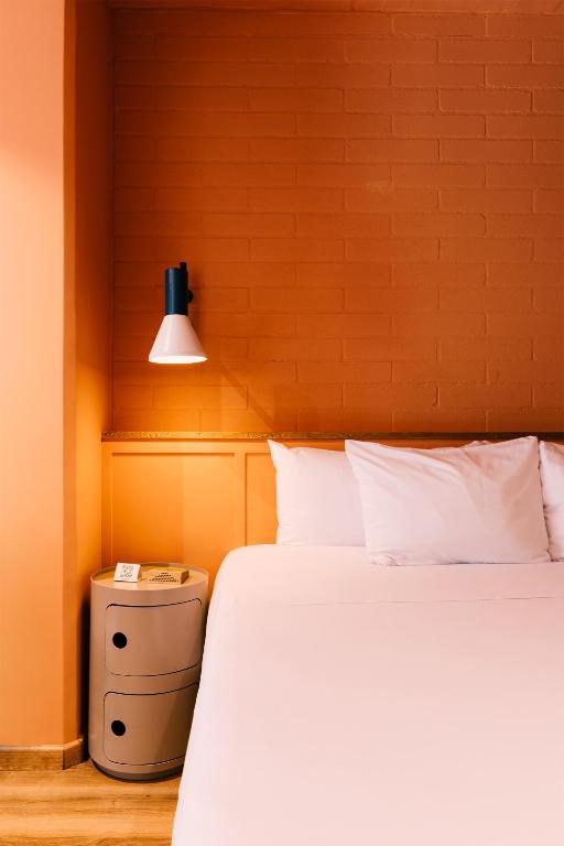 Postel nebo postele na pokoji v ubytování The Somos Bold Hotel