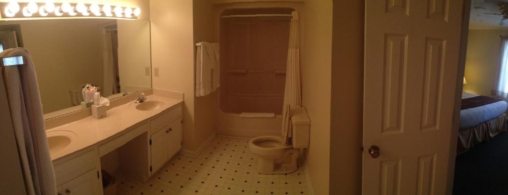 Beau Rivage Golf and Resort - King Suite - Non-Smoking