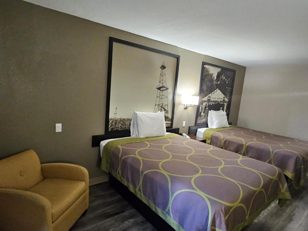 Super 8 by Wyndham Buffalo - Queen Studio Suite - Non-Smoking