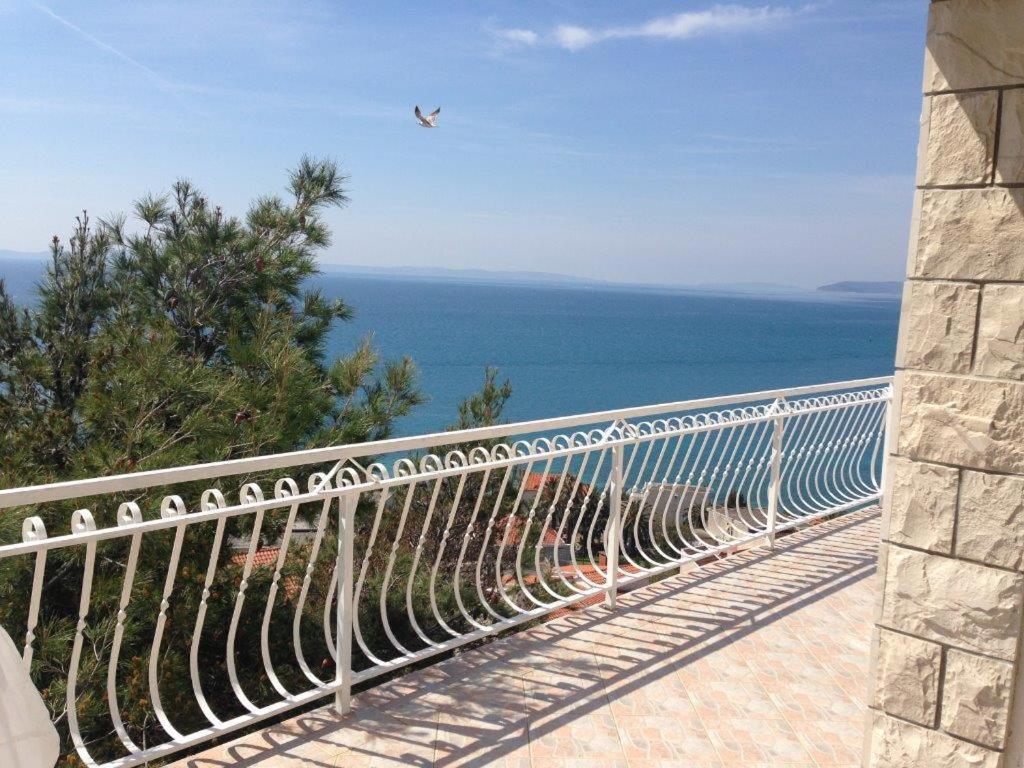 a view of the ocean from a white railing at Feelgood Apartments in Podstrana