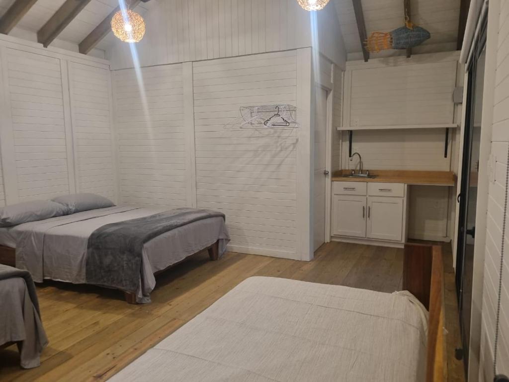 Postel nebo postele na pokoji v ubytování Sol y Arena Xcalak