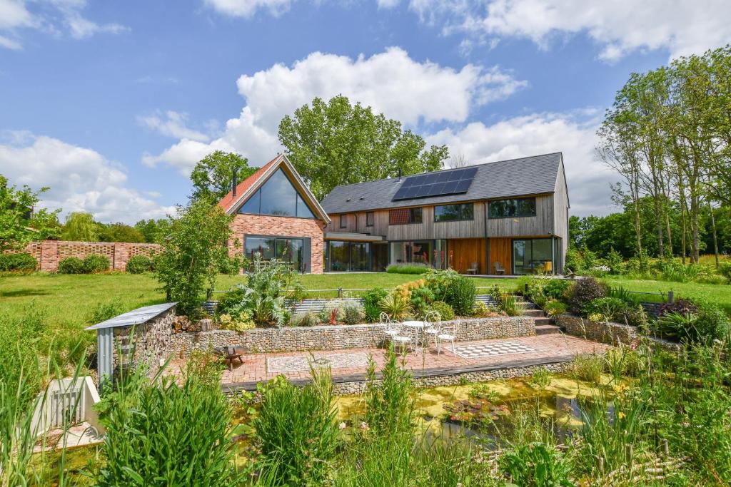 Babbelkous, Bramfield, Halesworth (updated prices 2024)