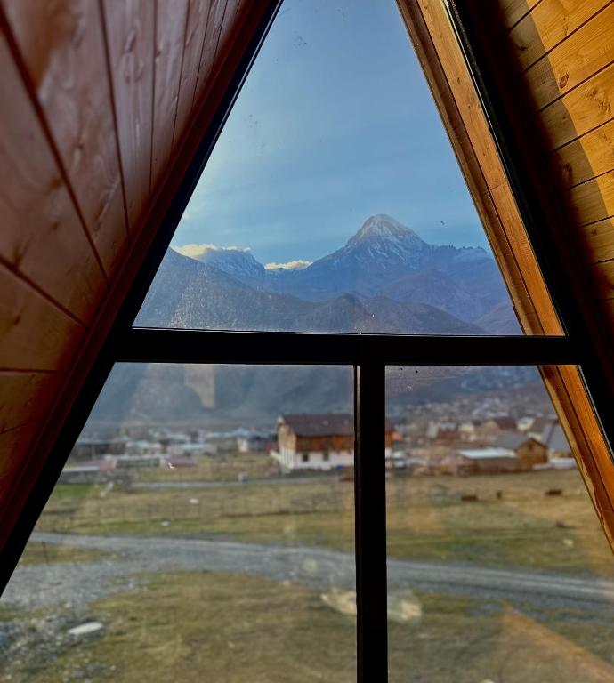 Nespecifikovaný výhled na hory nebo výhled na hory při pohledu z hotelu