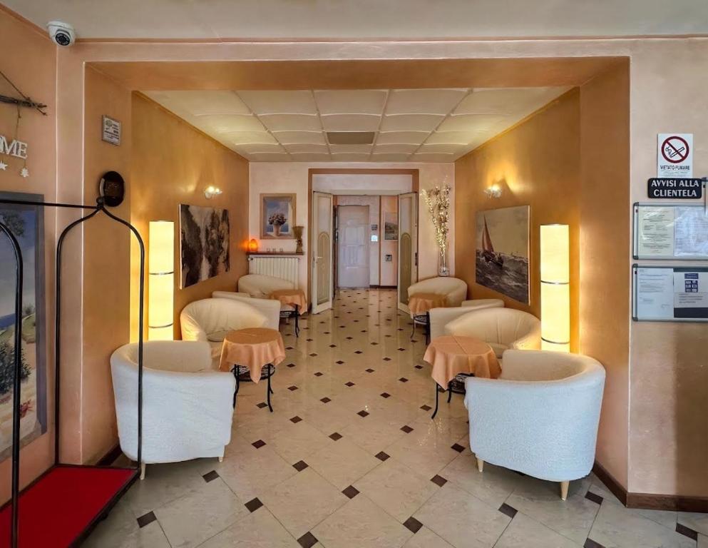 A kitchen or kitchenette at Hotel Avogadro