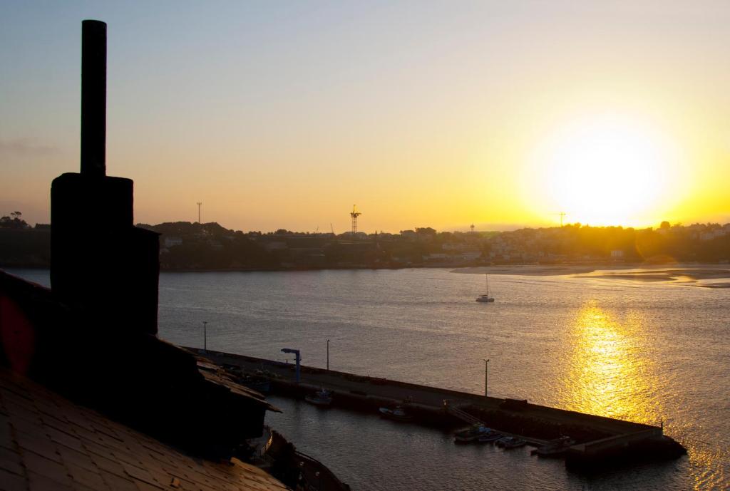 a sunset over a large body of water at Apartamento Ría de Ribadeo in Ribadeo