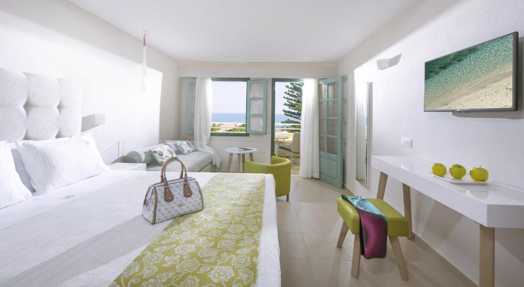 Petra Beach Hotel - 3