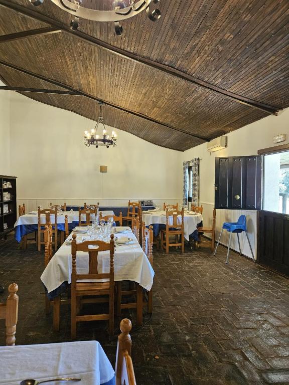 Reštaurácia alebo iné gastronomické zariadenie v ubytovaní Hotel Rural Portilla de Monfragüe