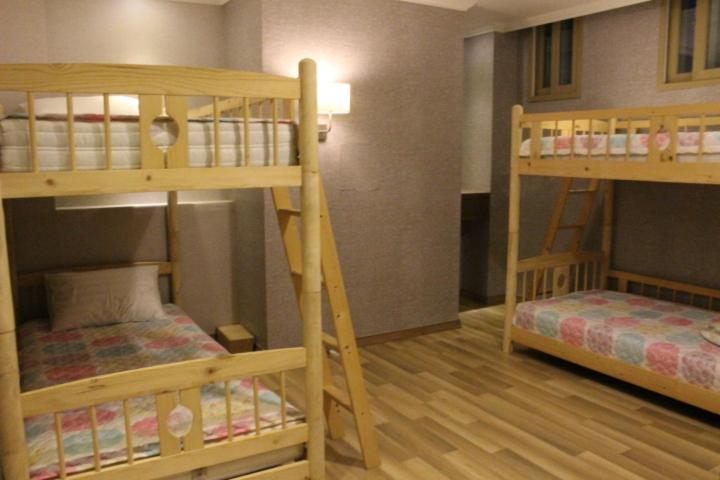 Postel nebo postele na pokoji v ubytování Bexco Hostel B&B