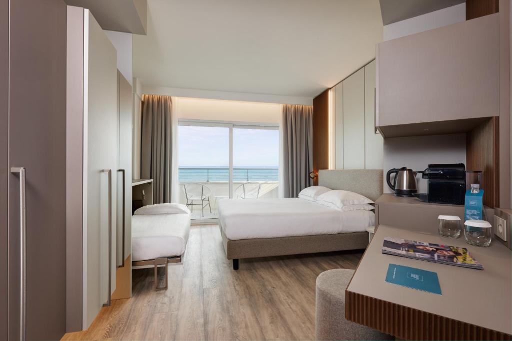 Postel nebo postele na pokoji v ubytování Adriatic Palace Hotel