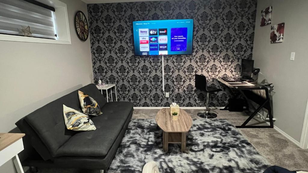 Fully Separate & Private Guest Suite - Hizvo