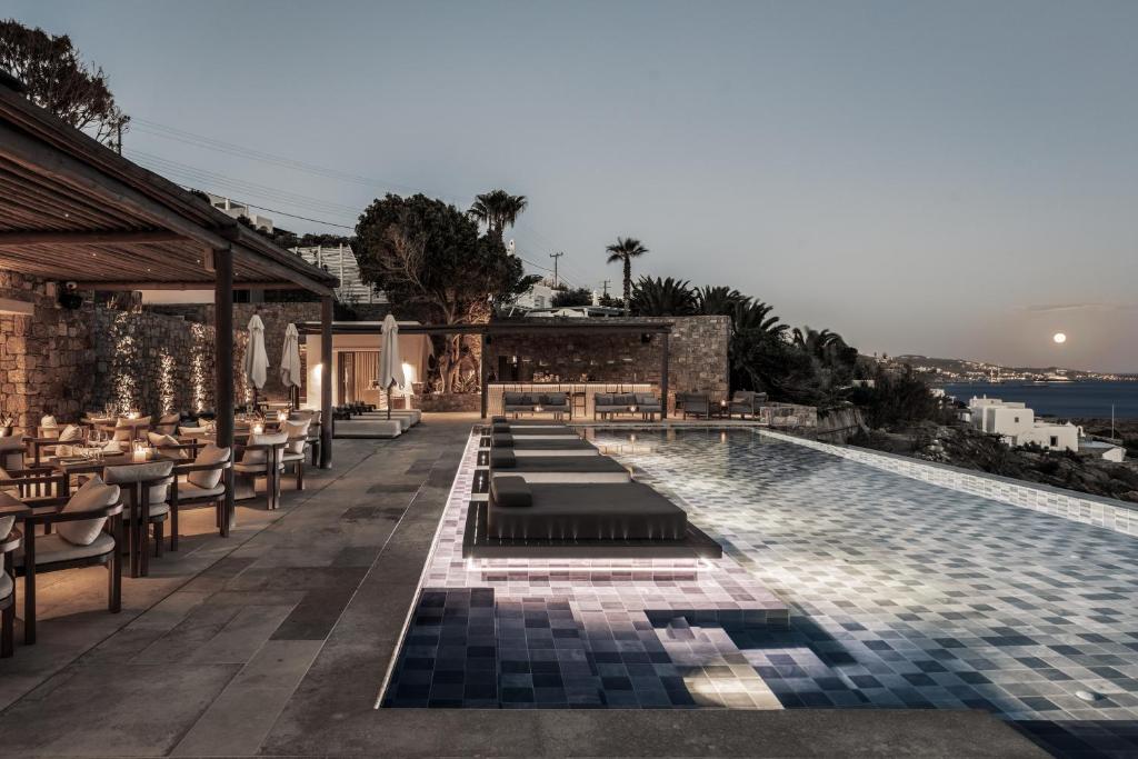 Bazén v ubytování Enigma Mykonos Hideaway Suites nebo v jeho okolí