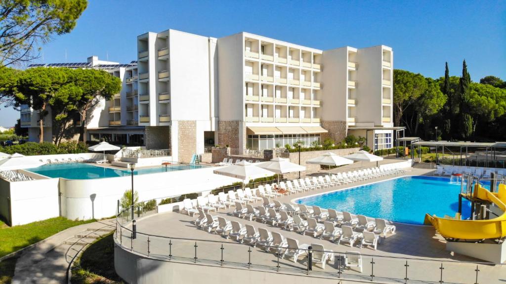 Bazén v ubytování Family Hotel Adria - All inclusive nebo v jeho okolí