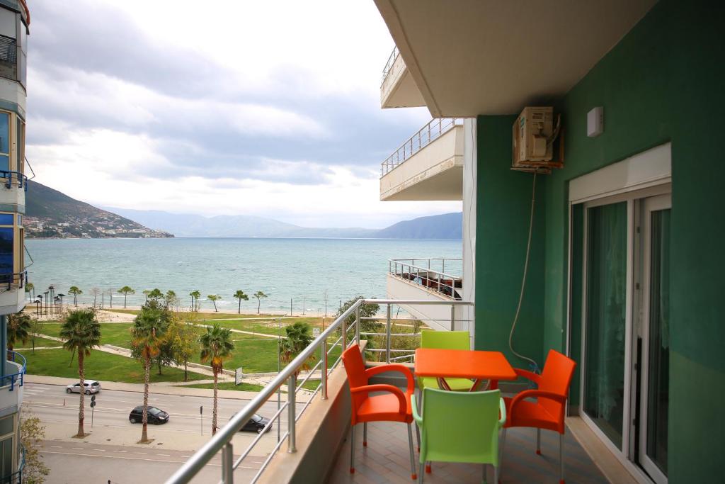 Sea View Apartment by Vlora Office - Imazhi 3
