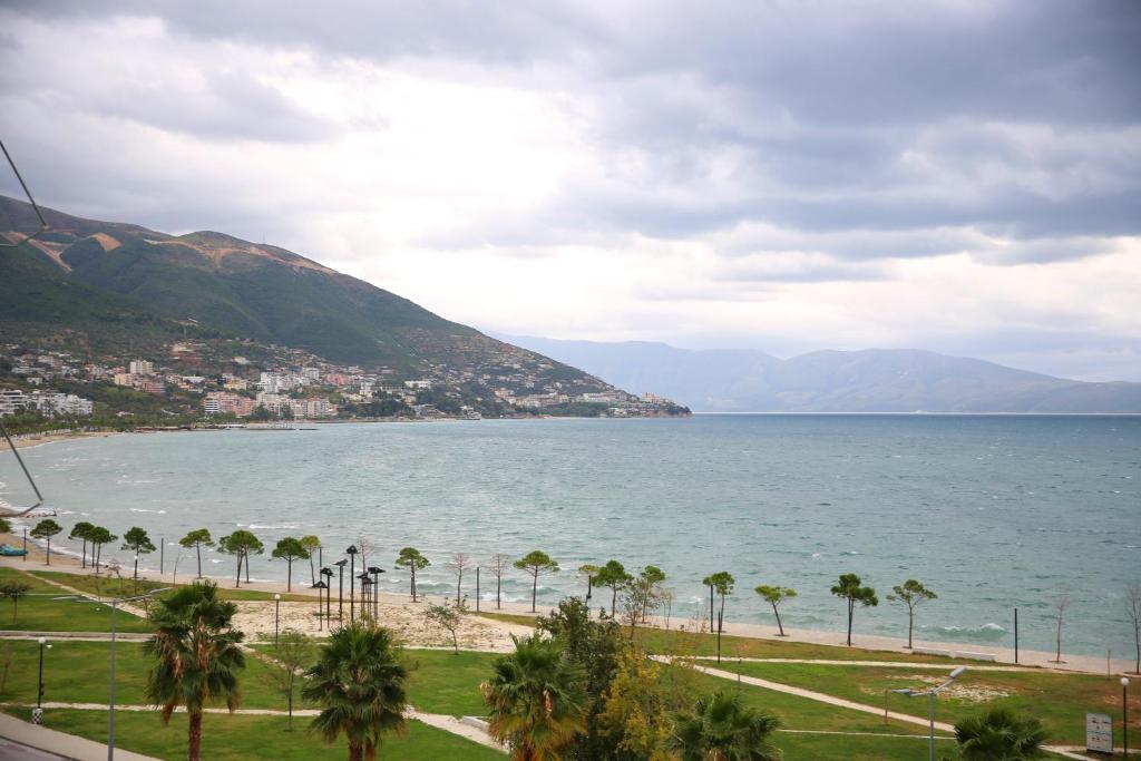 Sea View Apartment by Vlora Office - Imazhi 6