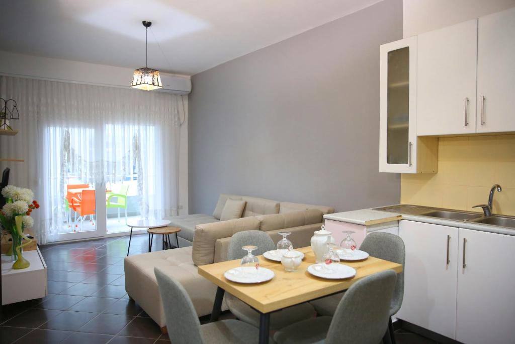 Sea View Apartment by Vlora Office - Imazhi 8