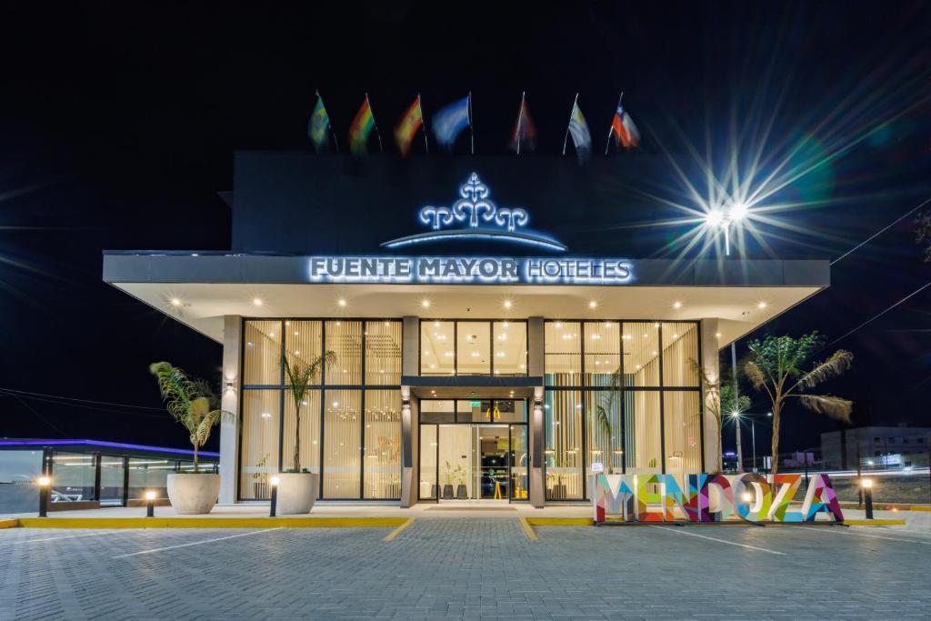 a store front of a hotel at night at Fuente Mayor Hotel Terminal in Mendoza