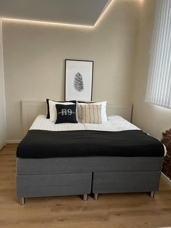 Postel nebo postele na pokoji v ubytování Cozzy apartment in old Rauma