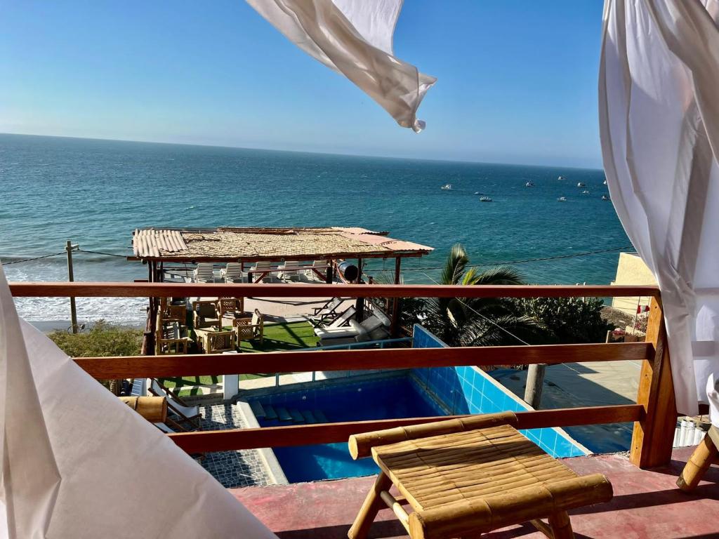 Balcon ou terrasse dans l'établissement Casa Hotel Pacific Máncora - Piscina & Playa