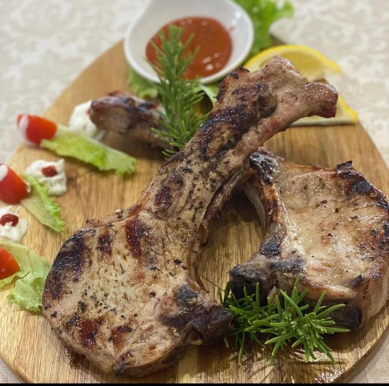 Jídlo v hotelu nebo okolí