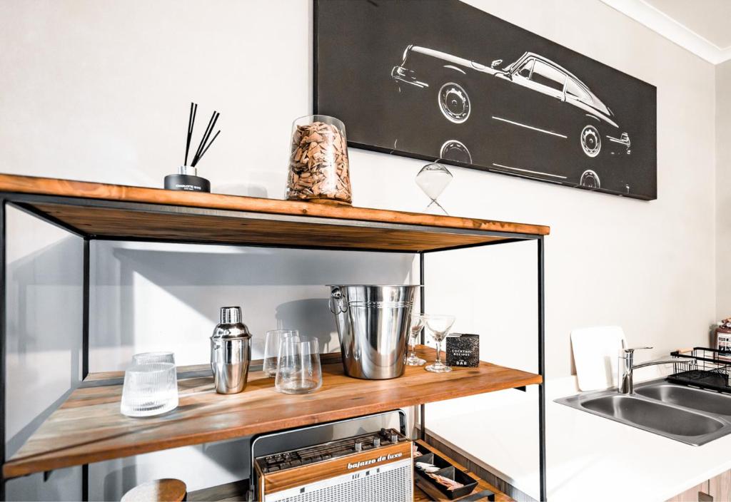 Kuchyň nebo kuchyňský kout v ubytování Midrand Classy & Eclectic 1-Bed w/Throwback Vibes
