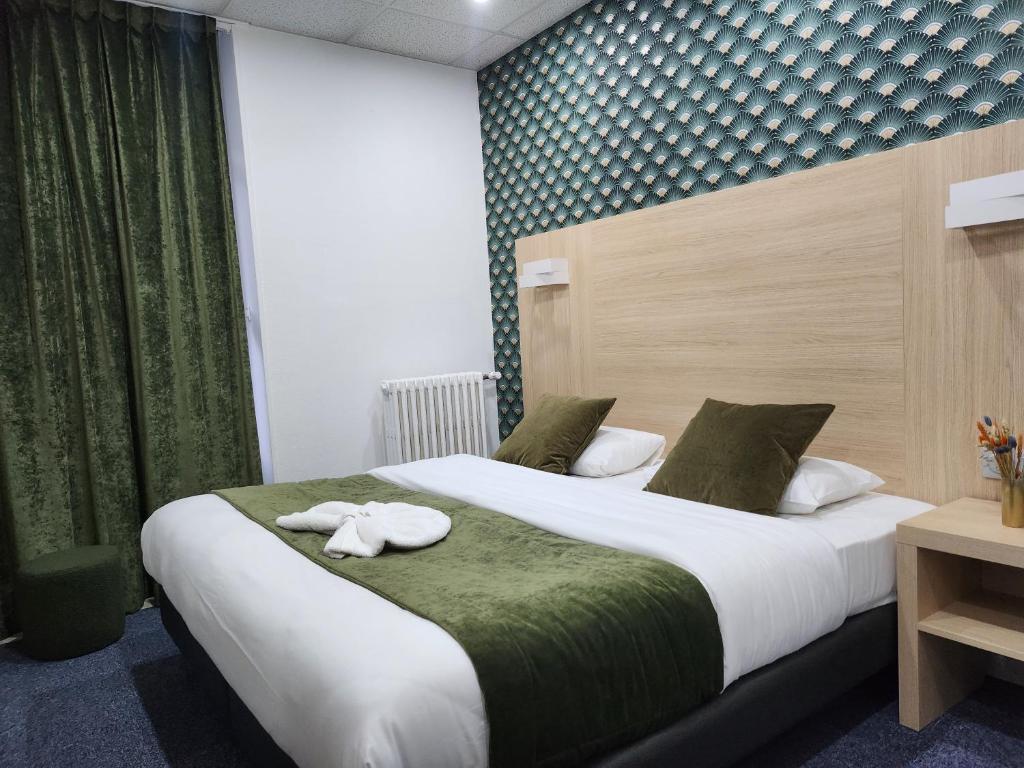 Postel nebo postele na pokoji v ubytování Hôtel Escurial - Centre Gare