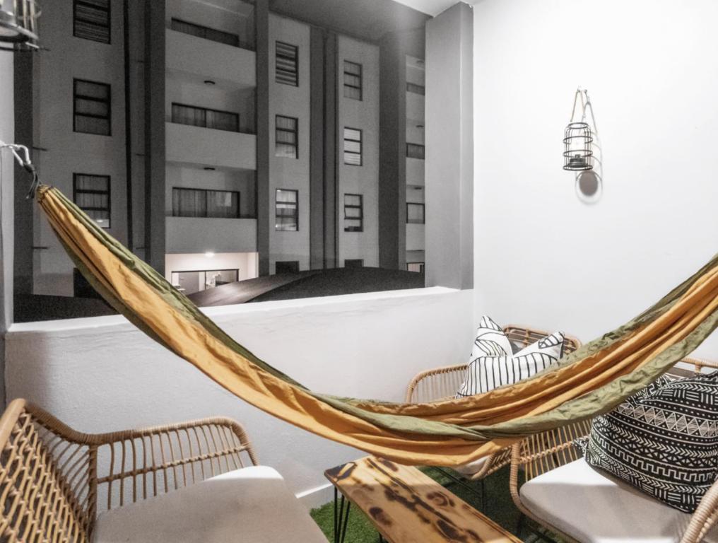 Posezení v ubytování Midrand Classy & Eclectic 1-Bed w/Throwback Vibes