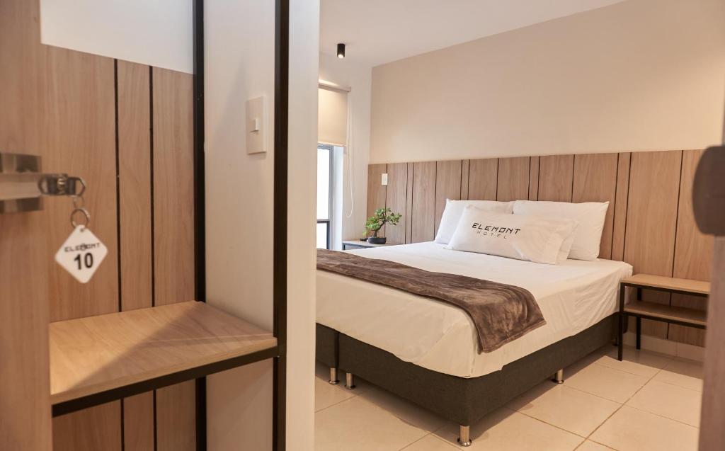 Postel nebo postele na pokoji v ubytování Elemont Hotel