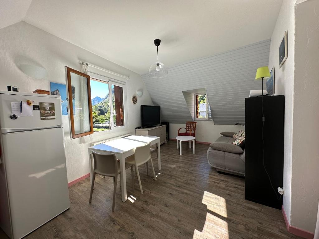 Η κουζίνα ή μικρή κουζίνα στο Appartement Bordères-Louron 4 personnes 3 étoiles, tout compris, proche Loudenvielle