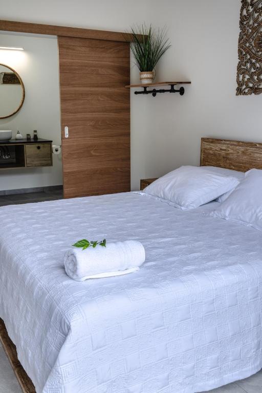 Postel nebo postele na pokoji v ubytování Villa Ho'a - bord de mer avec piscine