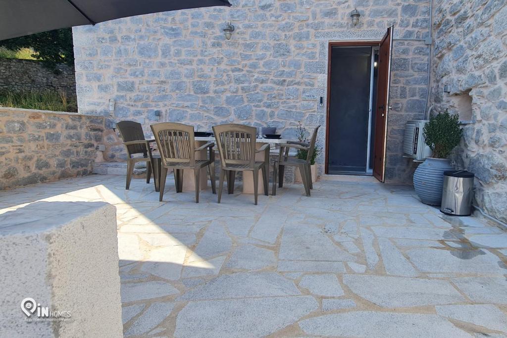 Patio nebo venkovní prostory v ubytování Mani Tu With Breathtaking View 2