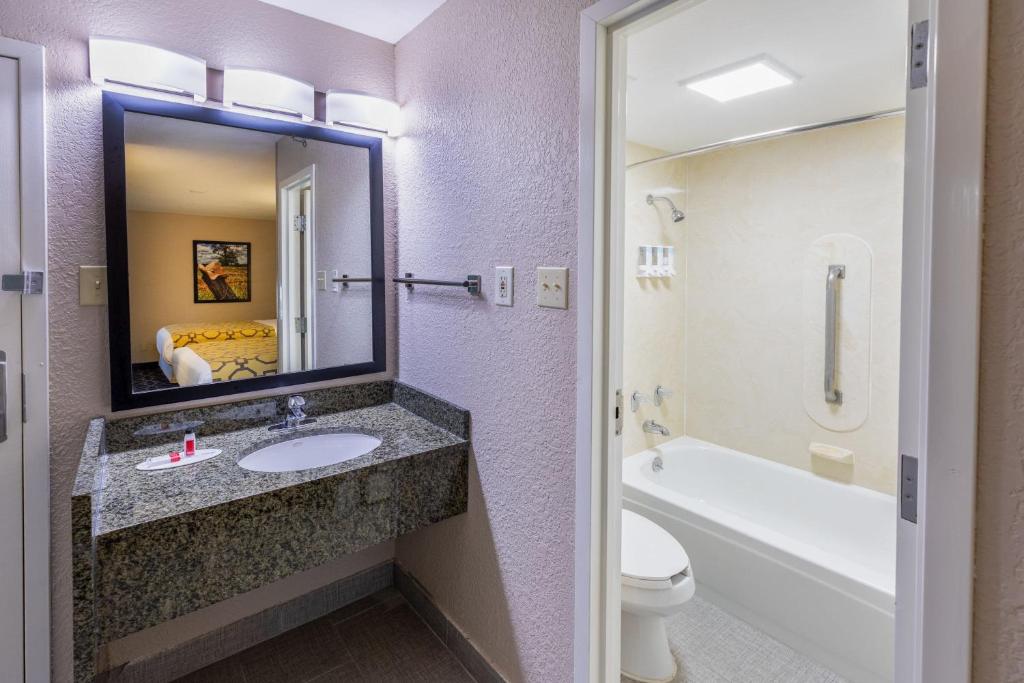 Baymont by Wyndham McAllen Pharr - King Room - Niet -roken