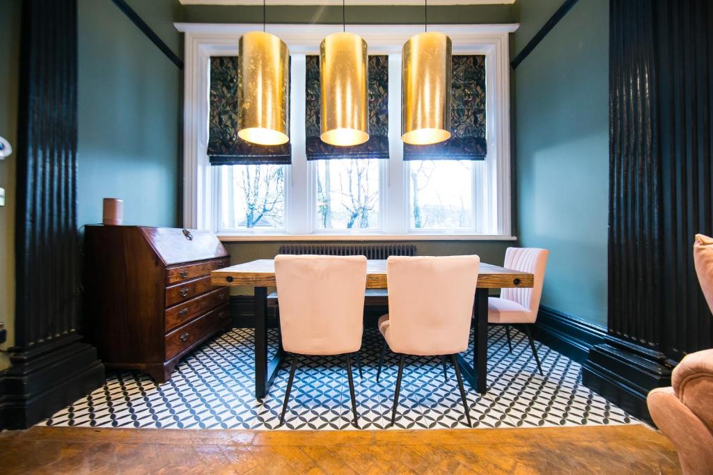 Foxlow Grange By Muse Escapes - De Crescent Suite Hot Tub, Brass Bath